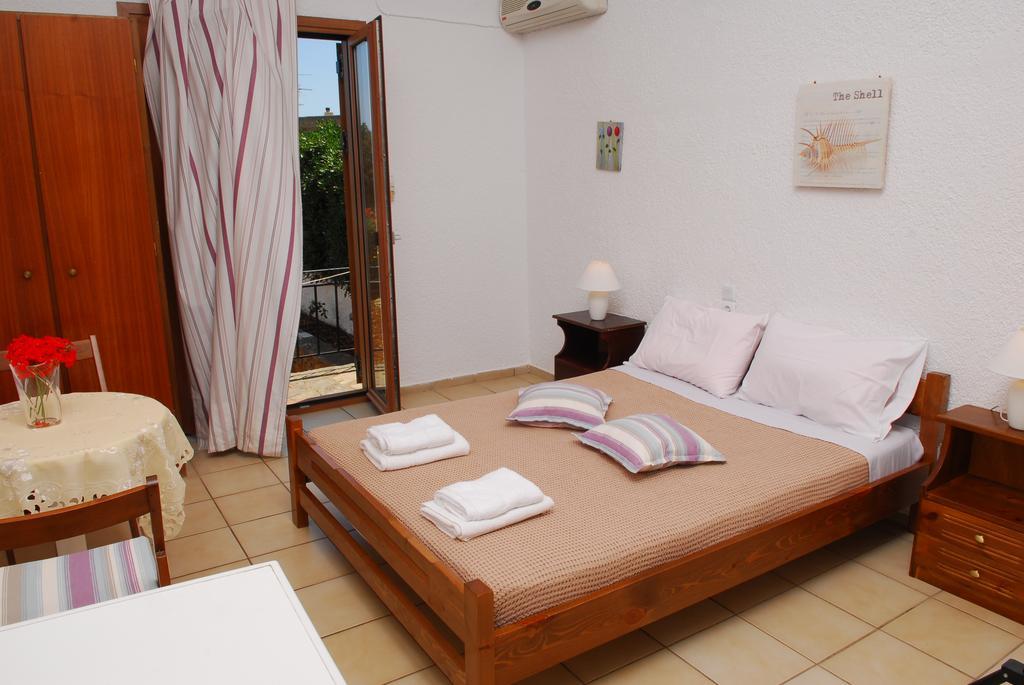Athina Apartament *