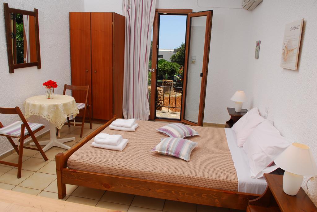 Athina * Elounda (Crete)
