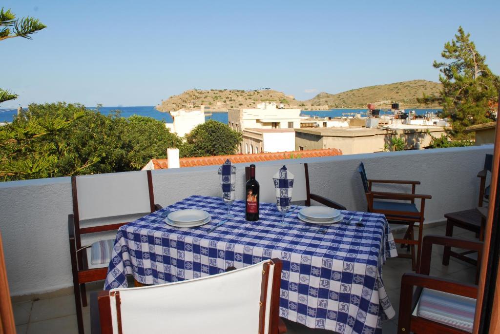 Athina Apartment *