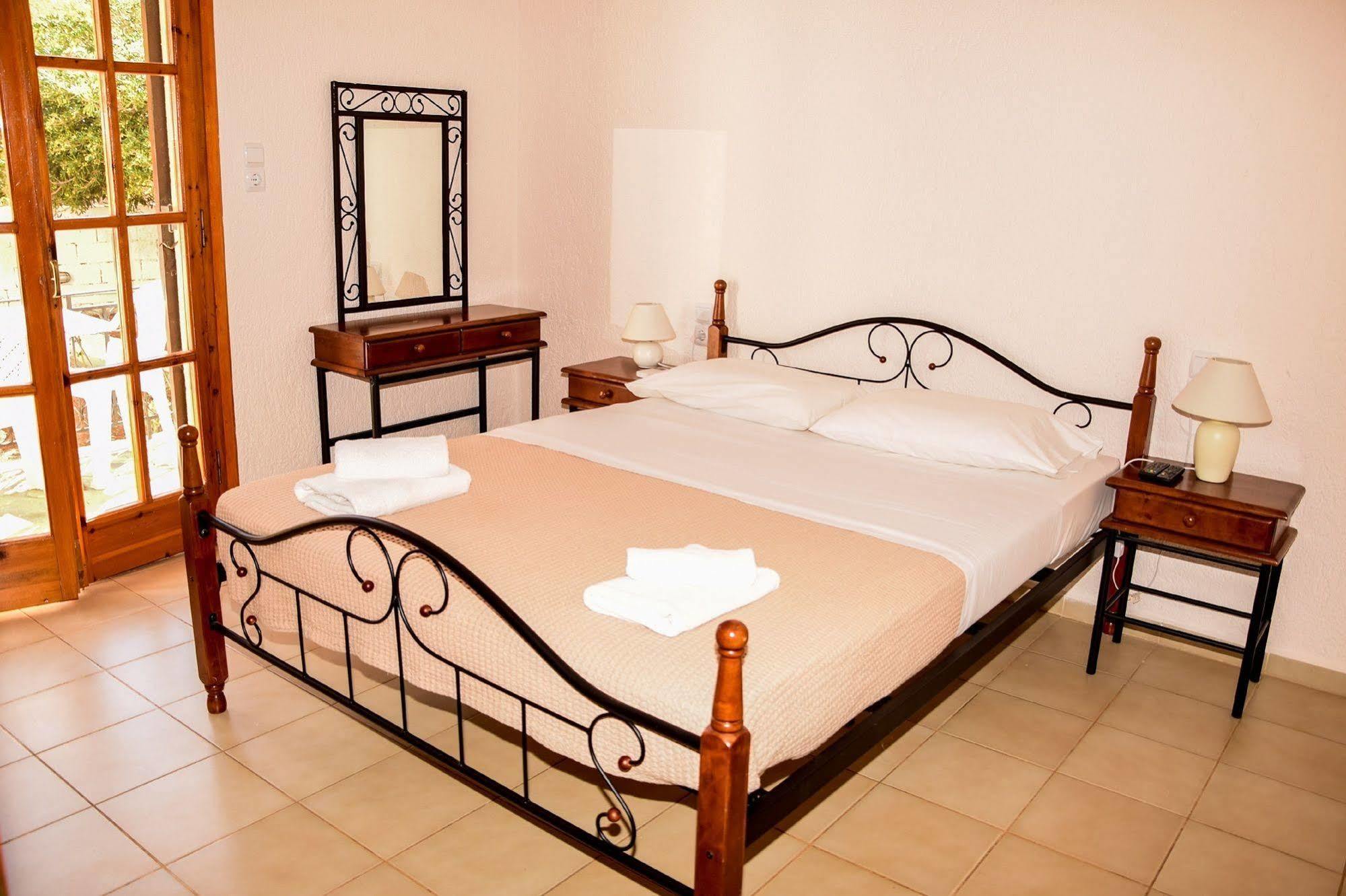 Athina Apartment *